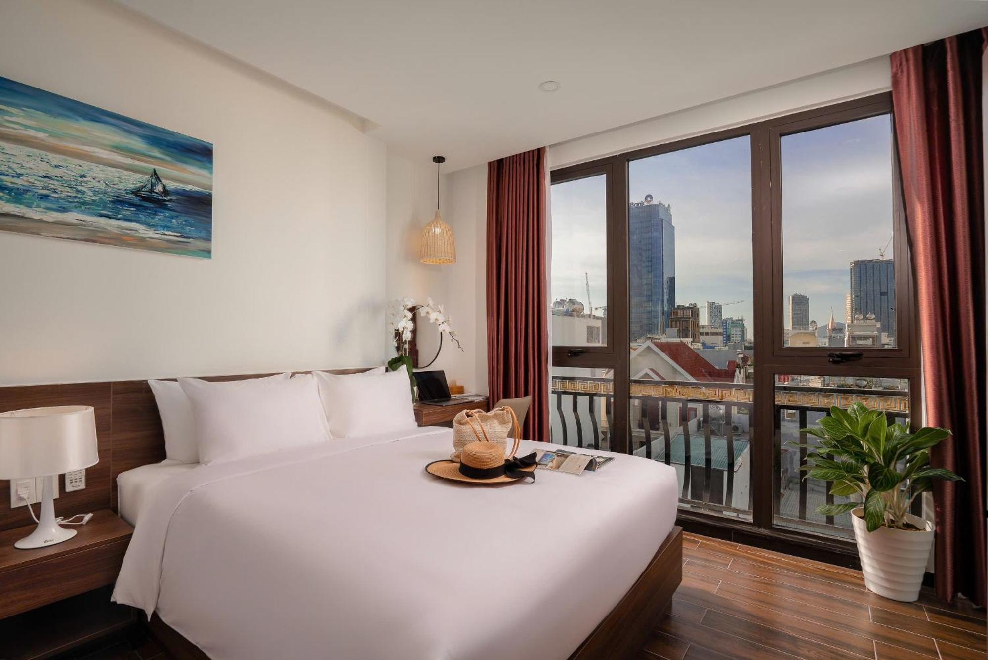 Dragon View Riverfront Hotel Дананг Екстериор снимка